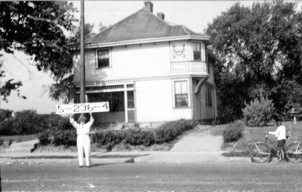 historic photograph of Victorian house at 2406 Brooklyn Ave